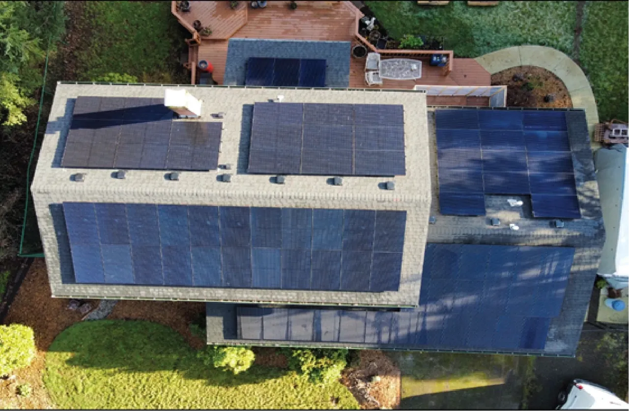 Large residential rooftop solar installation